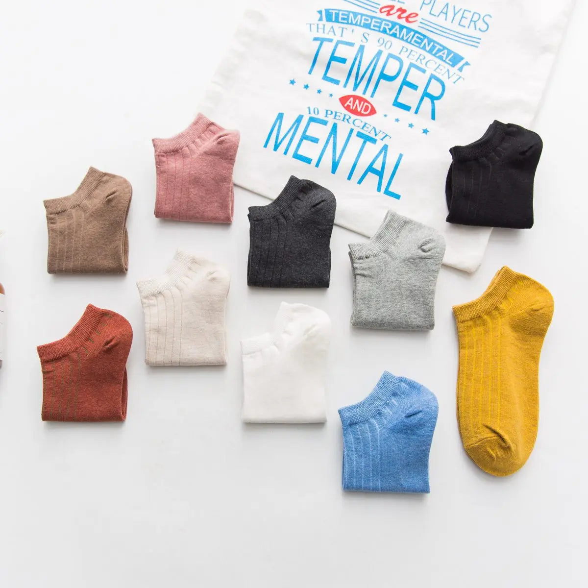 Socquettes colorées femme – détail bordures côtelées – coloris noir et blanc – Get ta chaussette