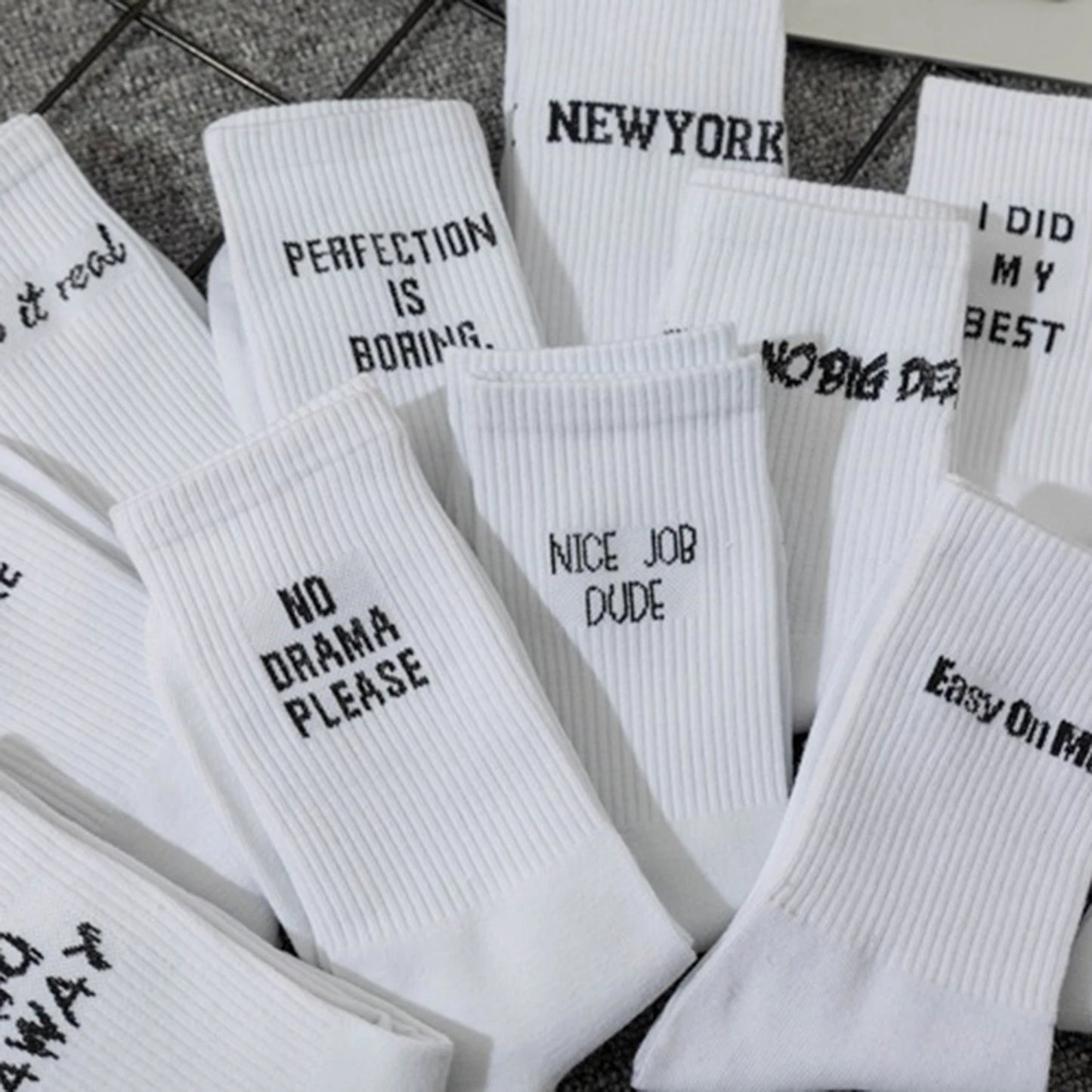 Chaussettes crew lettres unisexe – style college hip-hop blanc et noir – Get ta chaussette
