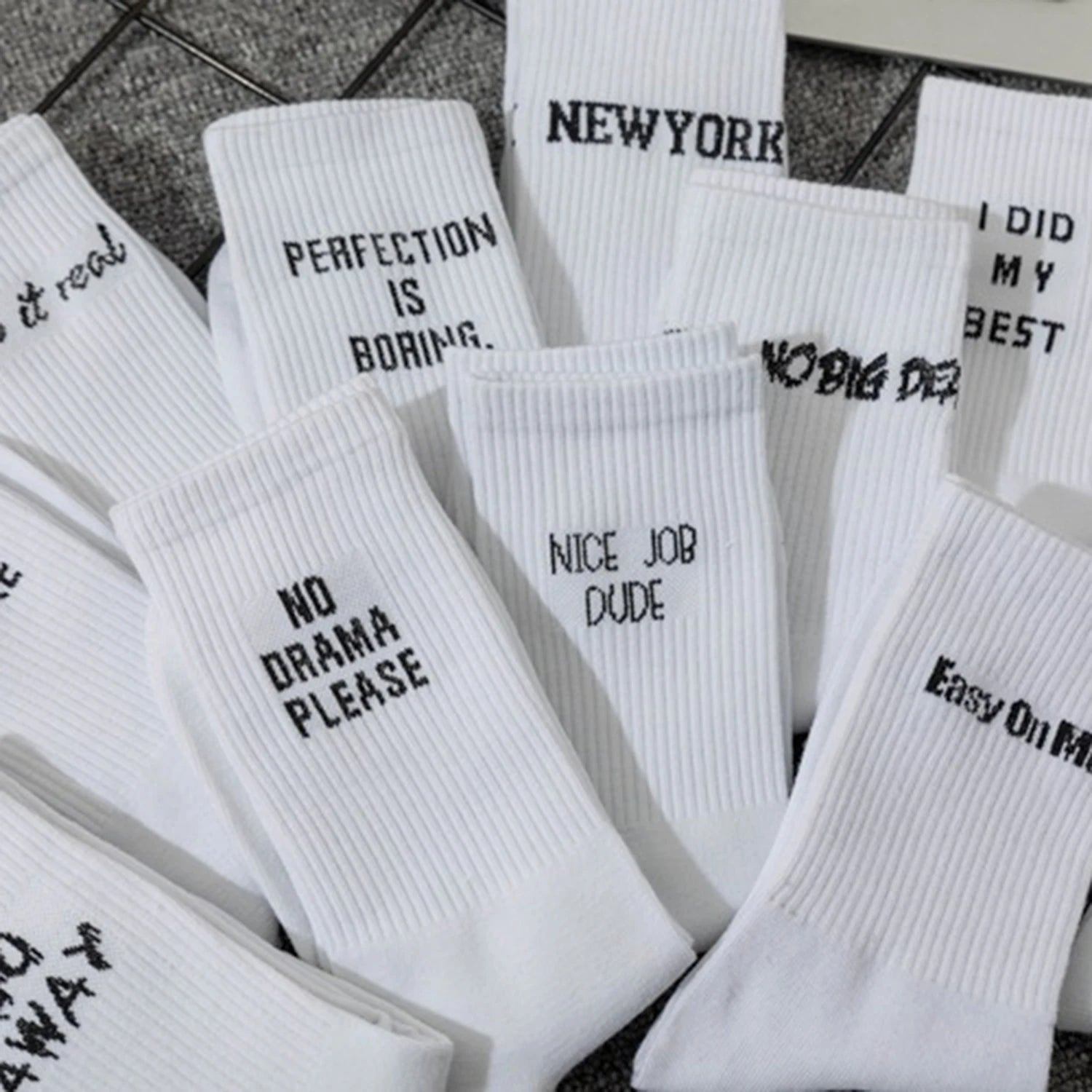 Chaussettes crew lettres unisexe – style college hip-hop blanc et noir – Get ta chaussette