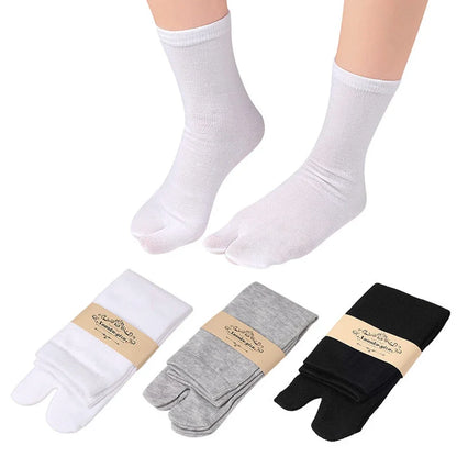 Chaussettes japonaises split-toe portées avec sneakers – unisexe – Get ta chaussette